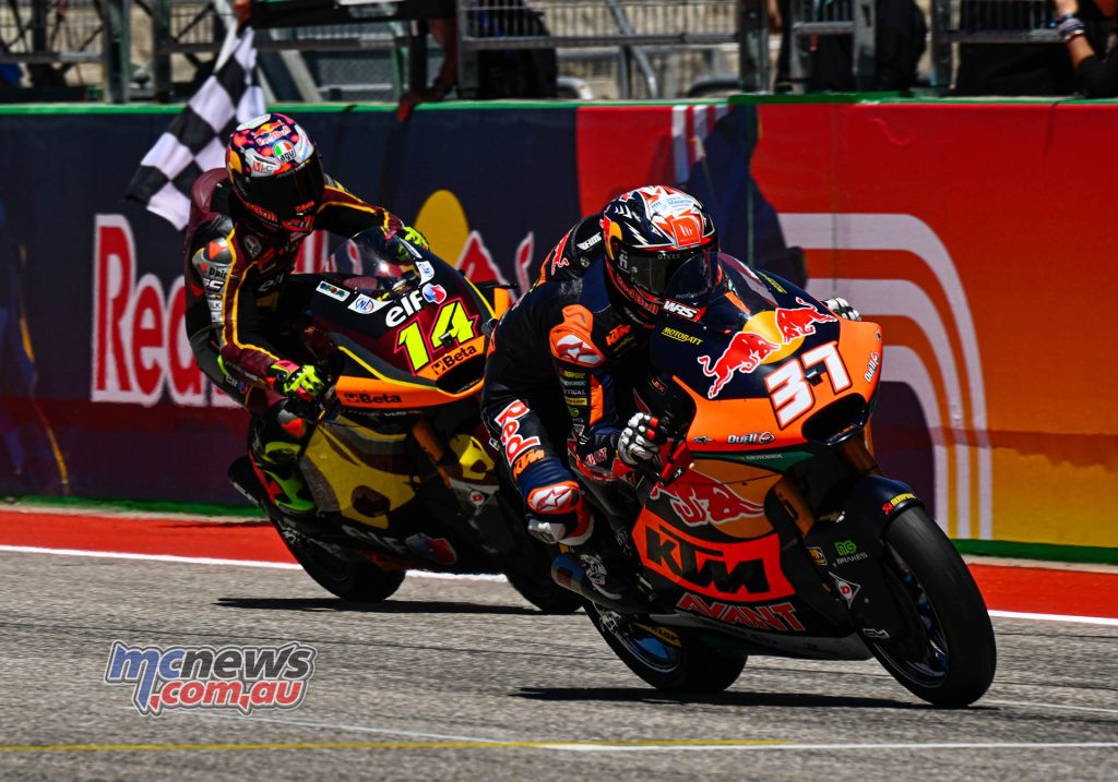 Pedro Acosta (Red Bull KTM Ajo) just pipped Tony Arbolino (Elf MarcVDS Racing Team) on the final lap,